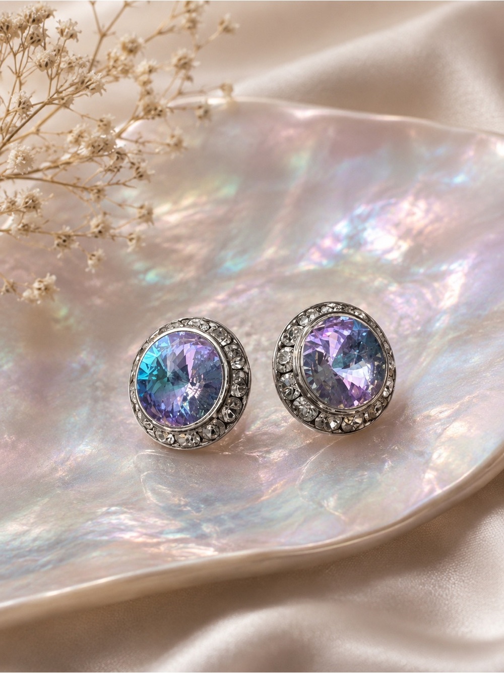 Elegant Silver iridescent vintage Stud Earrings